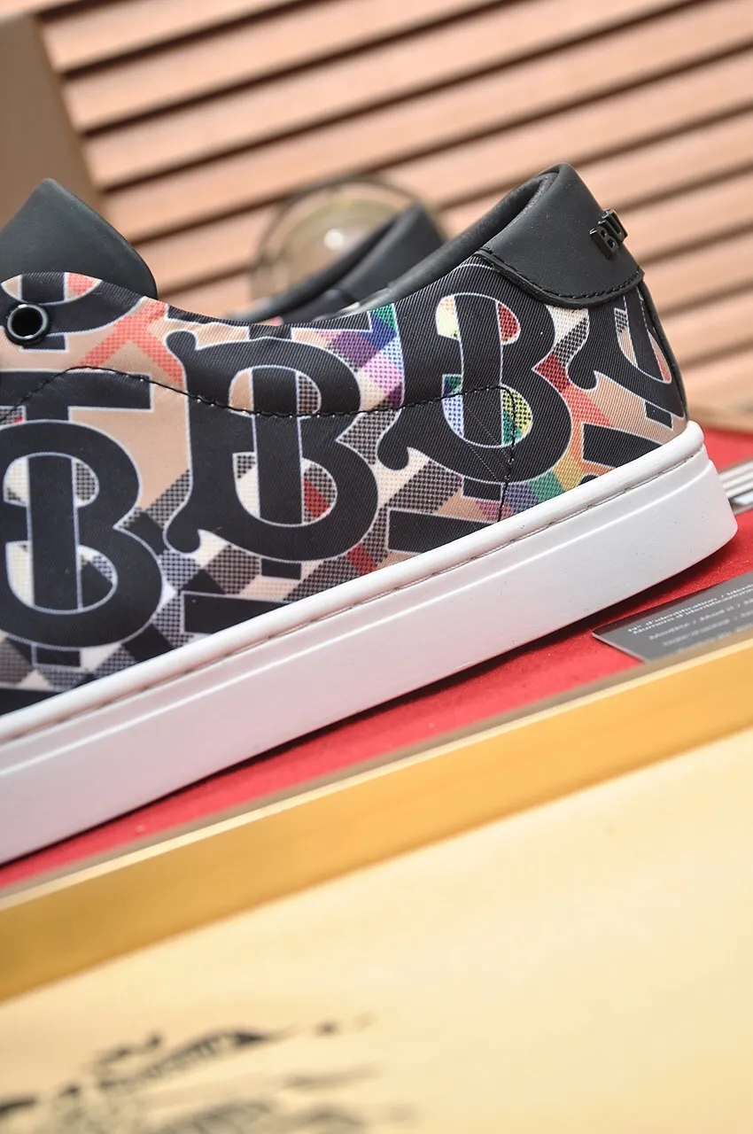 Men's shoes💰480💶[Burberry] (cowhide lining) classic low-top sneakers｜Imported cowhide with classic plaid fabric｜Cow leather lining｜Original outsole｜Fine workmanship and comfortable to wear Size: 38-44 (customized at 45)